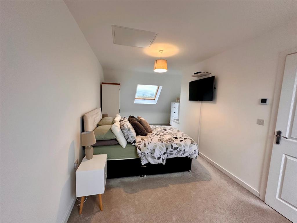 Bedroom 1 2.jpg