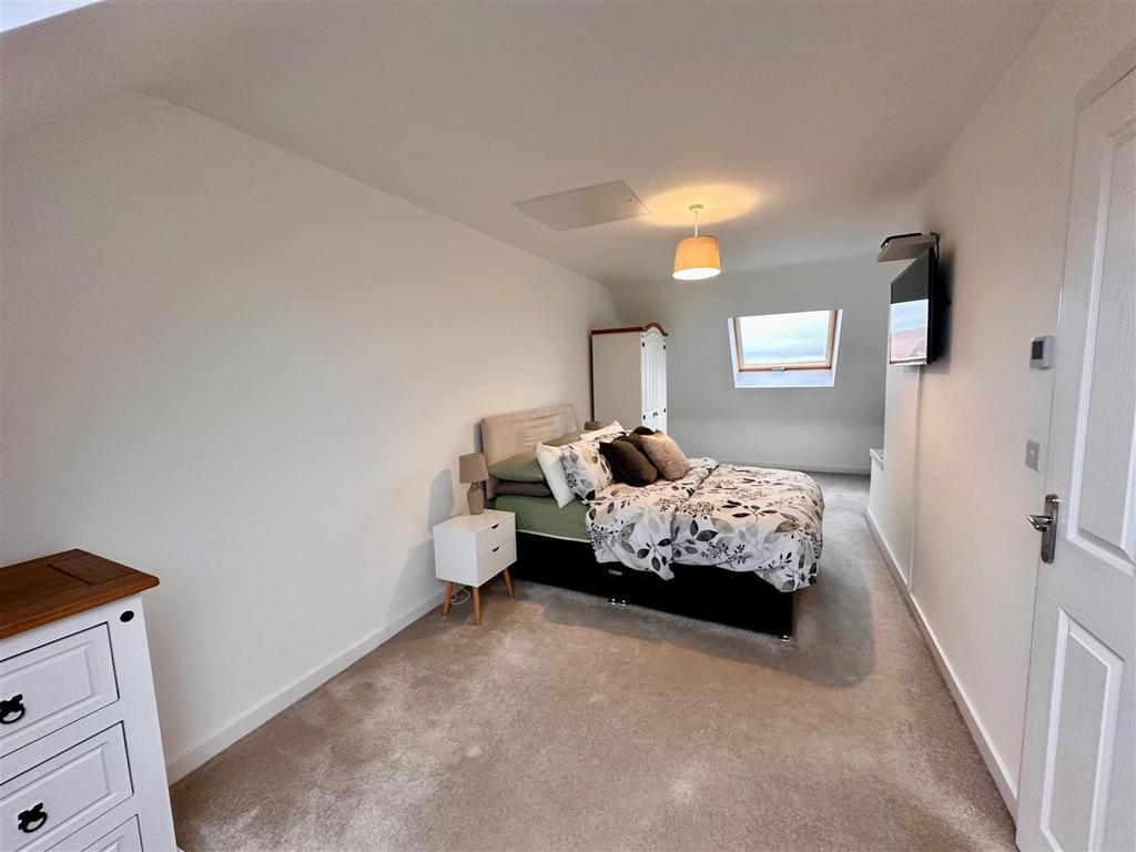 Bedroom 1.jpg