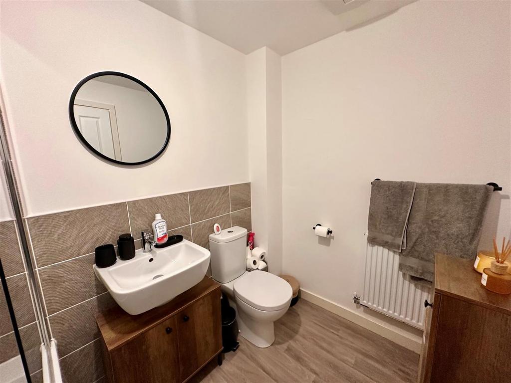 Bathroom 2.jpg