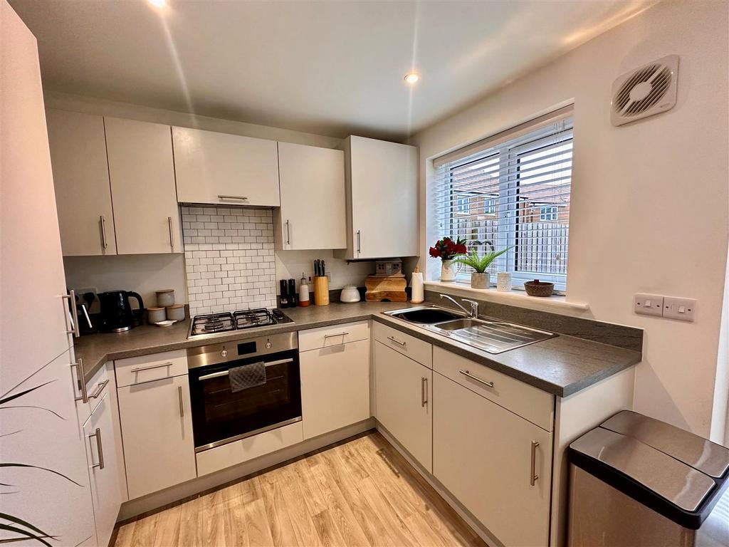 Kitchen 1.jpg