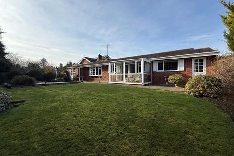 3 bedroom detached bungalow for sale, Lodge Close, Halesowen