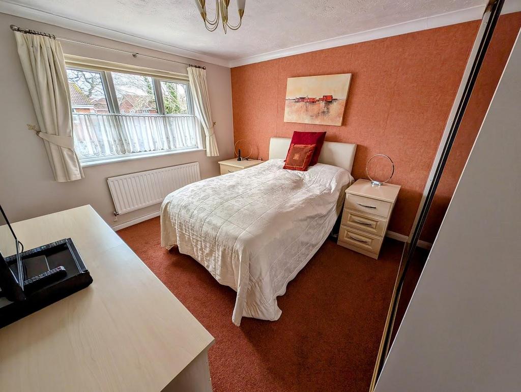 Bed 1.jpg