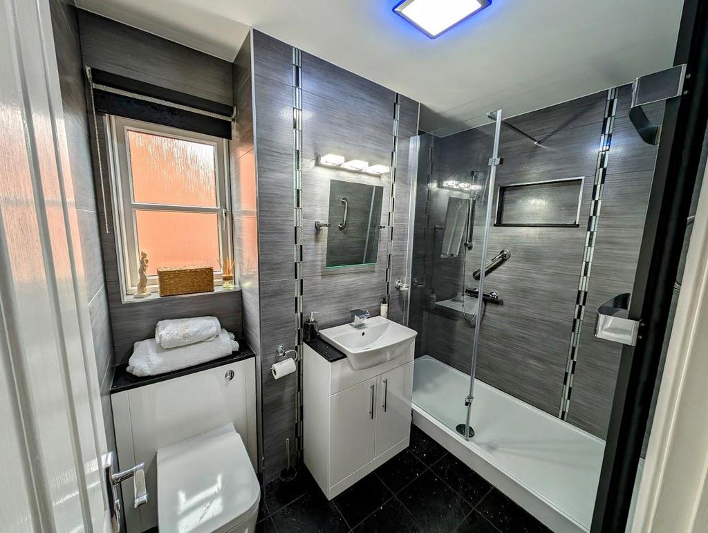 Showerroom.jpg