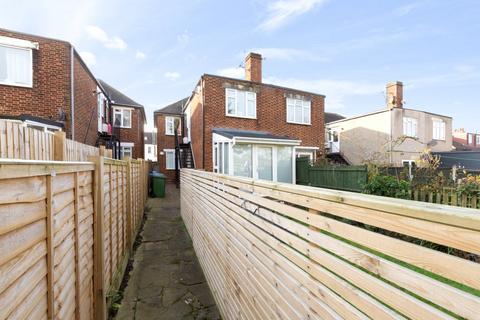 3 bedroom maisonette for sale, Parkview Road, London, SE9