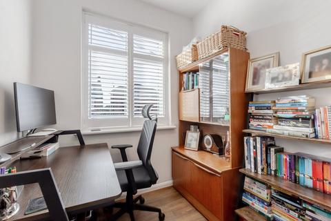 107 Parkview Road, London, SE9 3QR