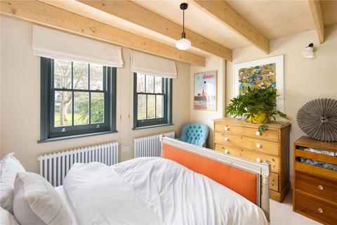 4 Mile End Place, London, E1 4BH