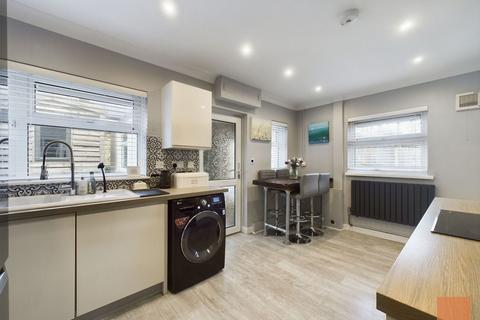 11 Tregothnan Road, Truro, TR1 1QS