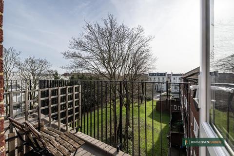 2 bedroom flat for sale, Ollgar Close, Shepherds Bus, London W12 0NF