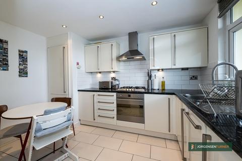 2 bedroom flat for sale, Ollgar Close, Shepherds Bus, London W12 0NF