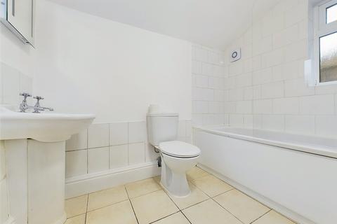 45 Armscroft Road, Gloucester, GL2 0SJ