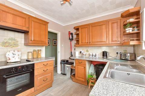 3 bedroom detached bungalow for sale, Queens Close, Freshwater PO40