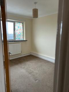 2 bedroom flat to rent, Eastern Ave, IG2