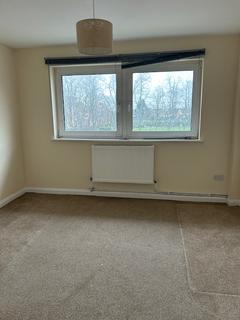 2 bedroom flat to rent, Eastern Ave, IG2