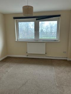 2 bedroom flat to rent, Eastern Ave, IG2