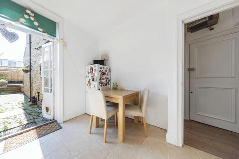 2 bedroom flat for sale, Dalyell Road, SW9