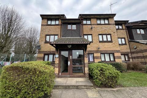 Harp Island Close, London