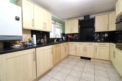 15 Allenstyle Drive, Yelland, Barnstaple, EX31 3DY