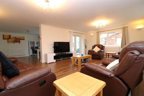 15 Allenstyle Drive, Yelland, Barnstaple, EX31 3DY