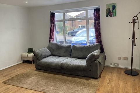 3 bedroom end of terrace house to rent, KINGS DRIVE