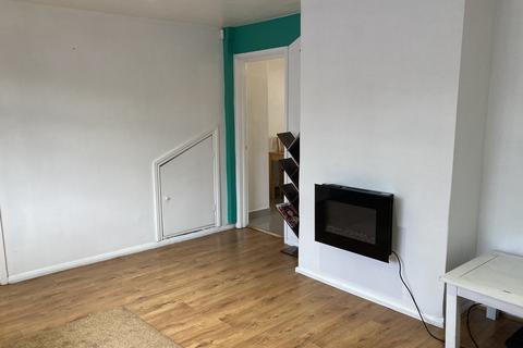 3 bedroom end of terrace house to rent, KINGS DRIVE