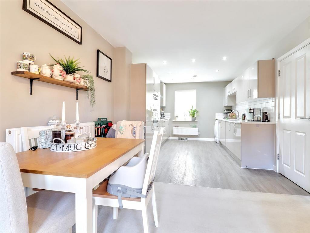 Dining/kitchen