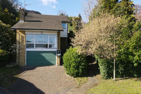 27 Dunedin Drive, Caterham, CR3 6BA