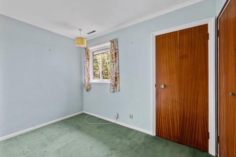27 Dunedin Drive, Caterham, CR3 6BA