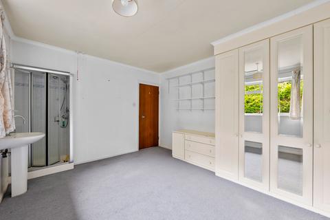 27 Dunedin Drive, Caterham, CR3 6BA