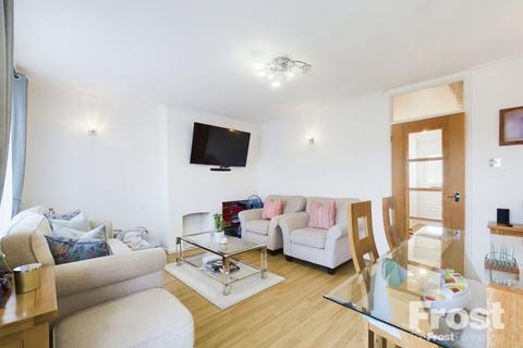 3 bedroom maisonette for sale, Hengrove Crescent, Ashford, Surrey, TW15