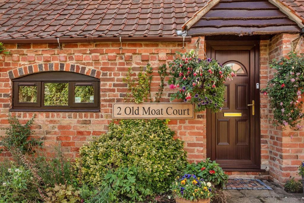 2 Old Moat Court WEB PH-10.jpg