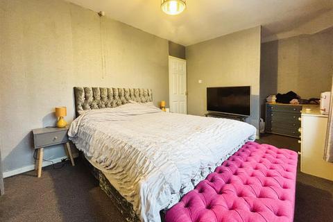 74 Stonegate Road, Bradford, BD10 8BU