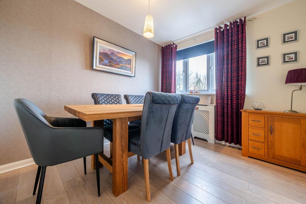 Bedroom/dining room
