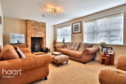 4 bedroom detached house for sale, Orchard Drive, West Walton