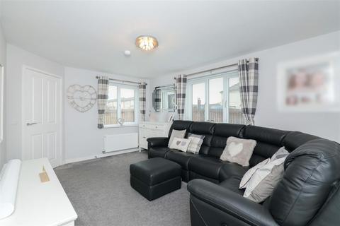 3 bedroom detached house for sale, Meadowhead Road, Wishaw ML2