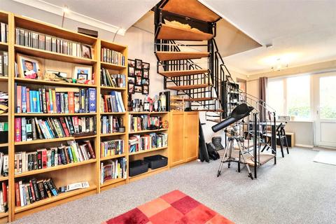 3 Blackthorn Square, Clevedon, BS21 5EF