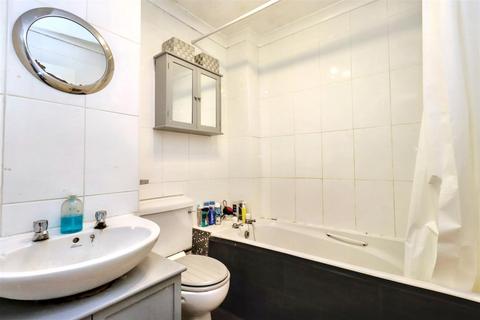 3 Blackthorn Square, Clevedon, BS21 5EF