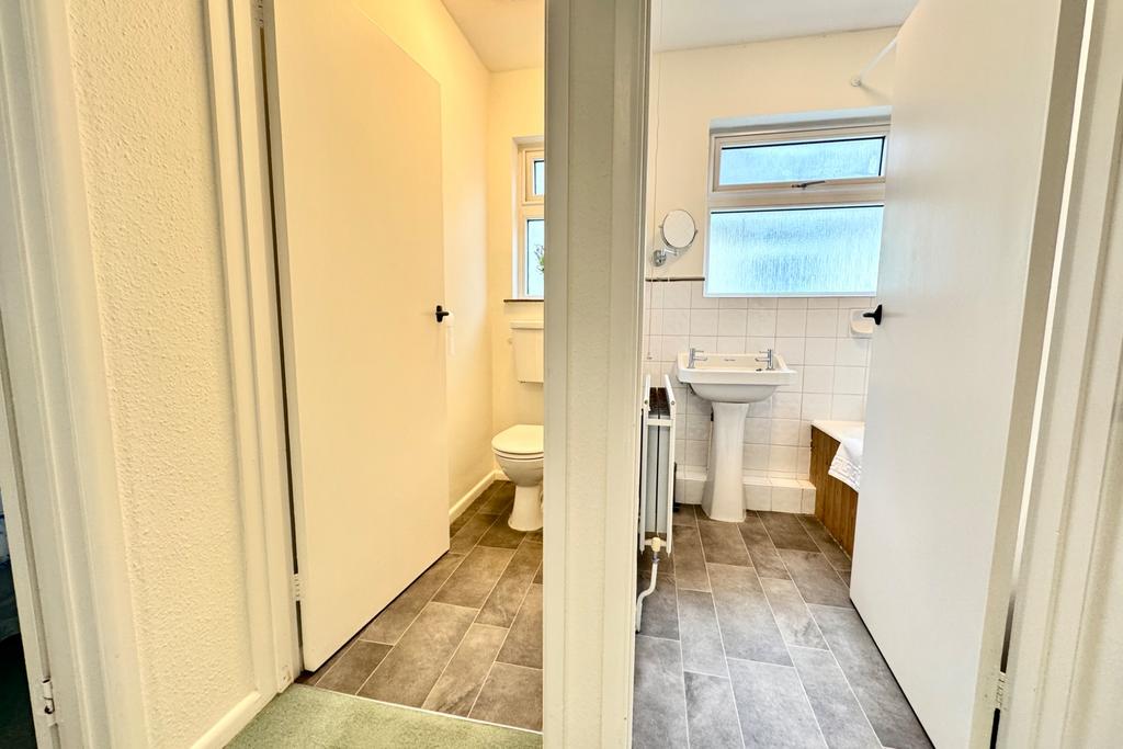 Bathroom/ WC