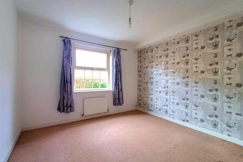 2 bedroom flat to rent, Farnley Road, Balby, Doncaster