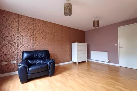 2 bedroom flat to rent, Farnley Road, Balby, Doncaster