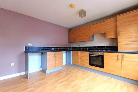 2 bedroom flat to rent, Farnley Road, Balby, Doncaster