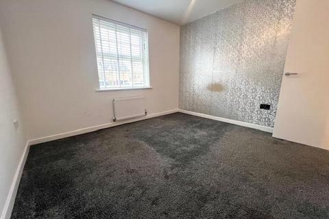 2 bedroom flat to rent, Farnley Road, Balby, Doncaster