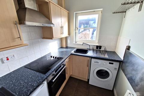 2 bedroom flat to rent, Robert de Quincy Place, Prestonpans, East Lothian, EH32