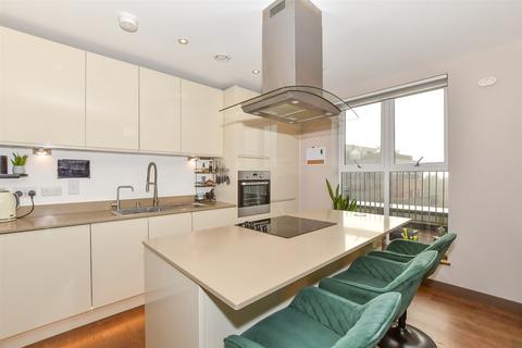 2 bedroom penthouse for sale, Rosalind Drive, Maidstone, Kent