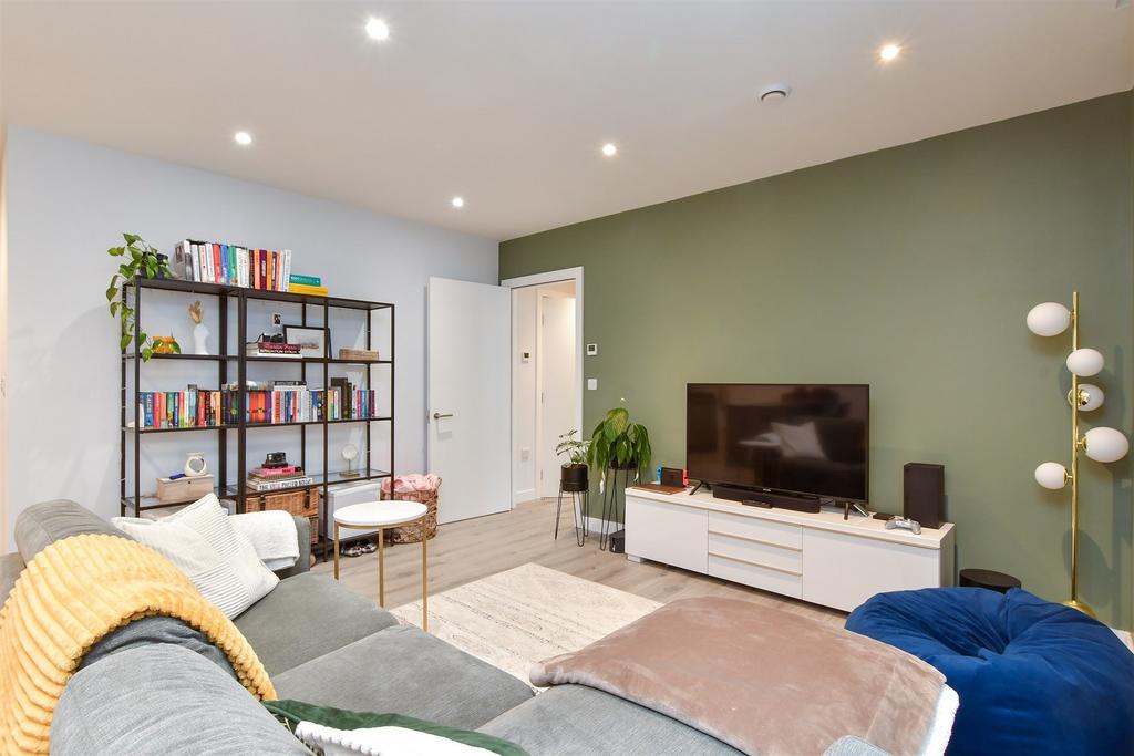 Lounge/ Kitchen