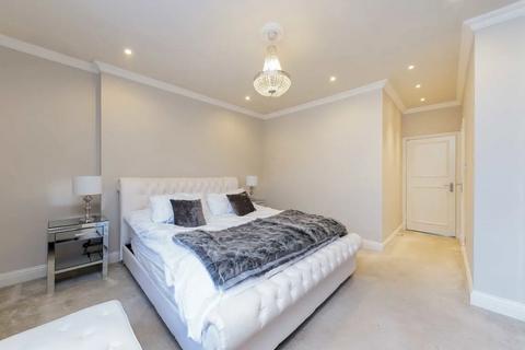 3 bedroom flat to rent, Fitzjohns Avenue, London NW3