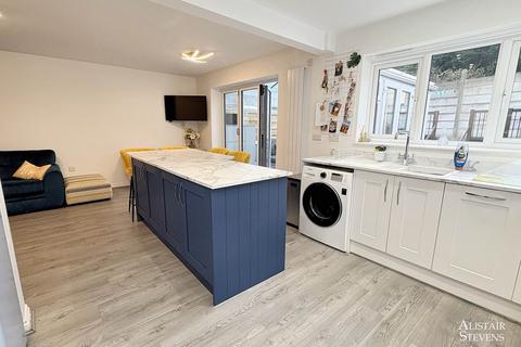 31 Elmstone Drive, Royton, Oldham, OL2 6DH