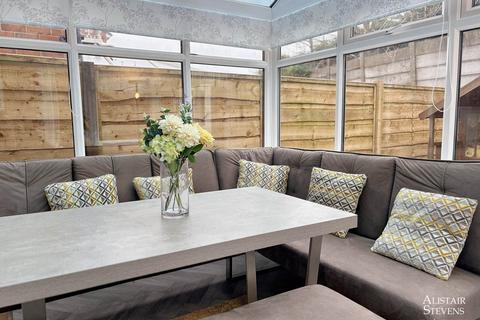 31 Elmstone Drive, Royton, Oldham, OL2 6DH