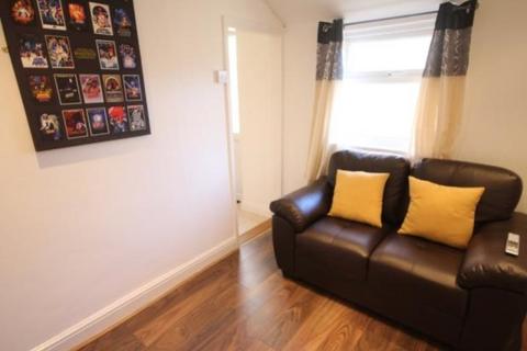 Terraced house to rent, 126 Queen Street Room 1, Rushden, Northants