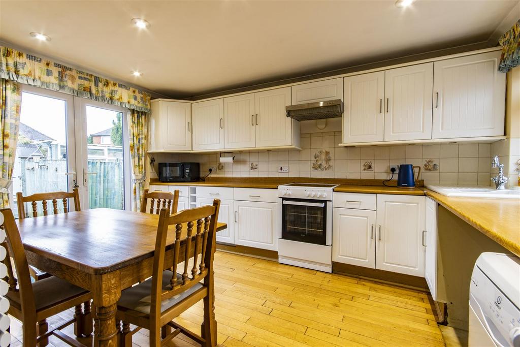 'L' Shaped Kitchen/Diner