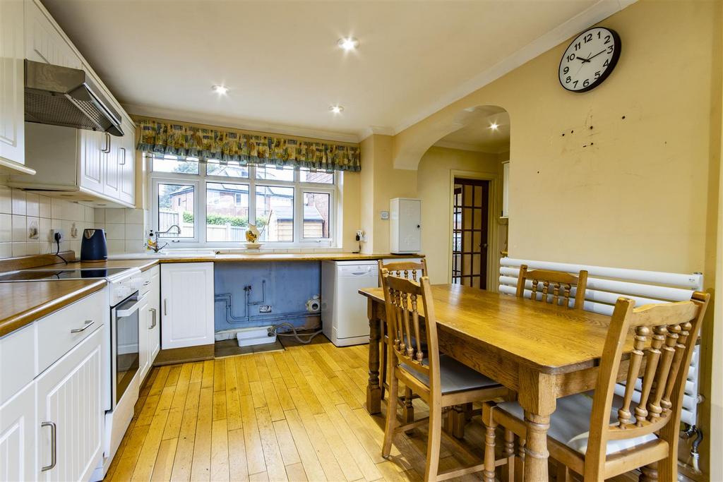 'L' Shaped Kitchen/Diner